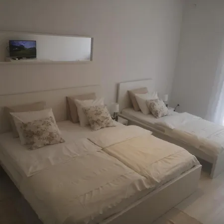 Eliza Apartment